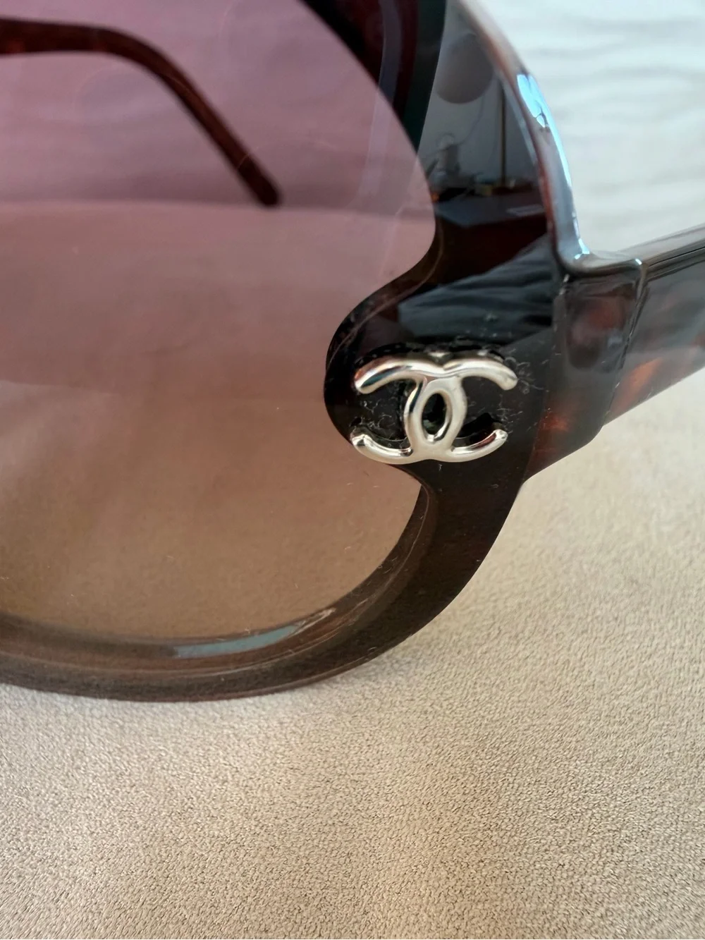 CHANEL Oversized Tortoiseshell Gradient Sunglasses - Brown